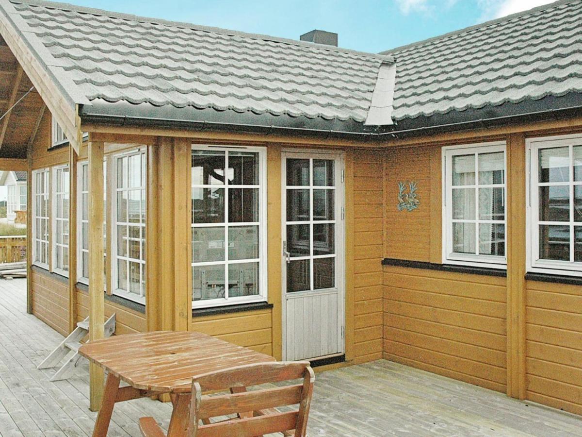 Three-Bedroom Holiday Home In Dyrvik Tuvnes Exterior foto